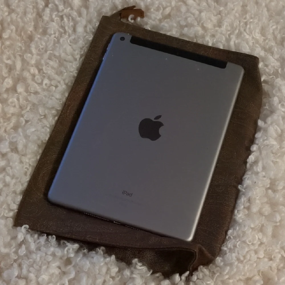 Etro Leather Zip Pouch - Picture 9 of 10